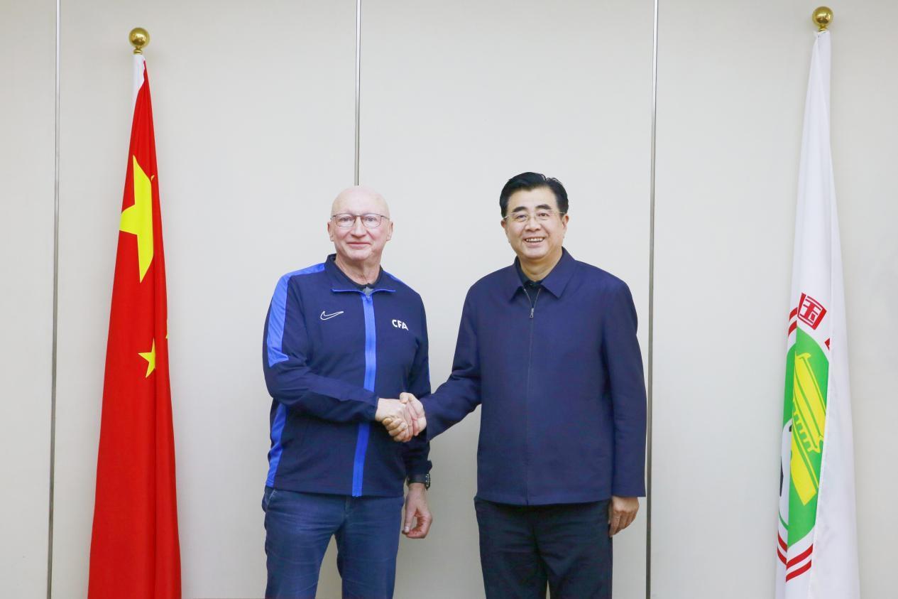 欧冠下载中心-官方：克瑞斯-范普维尔德再次出任中国足球协会技术总监