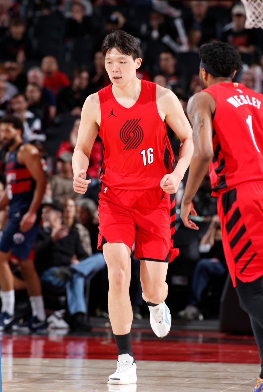 欧冠app下载-杨瀚森6分4篮板阿夫迪亚20+7 开拓者轻取奇才